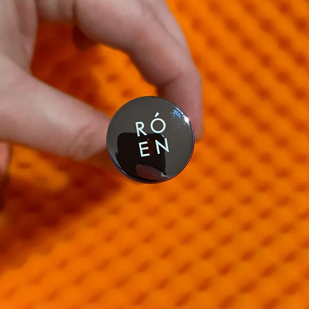 Roen Beauty Cake Mascara in Black
